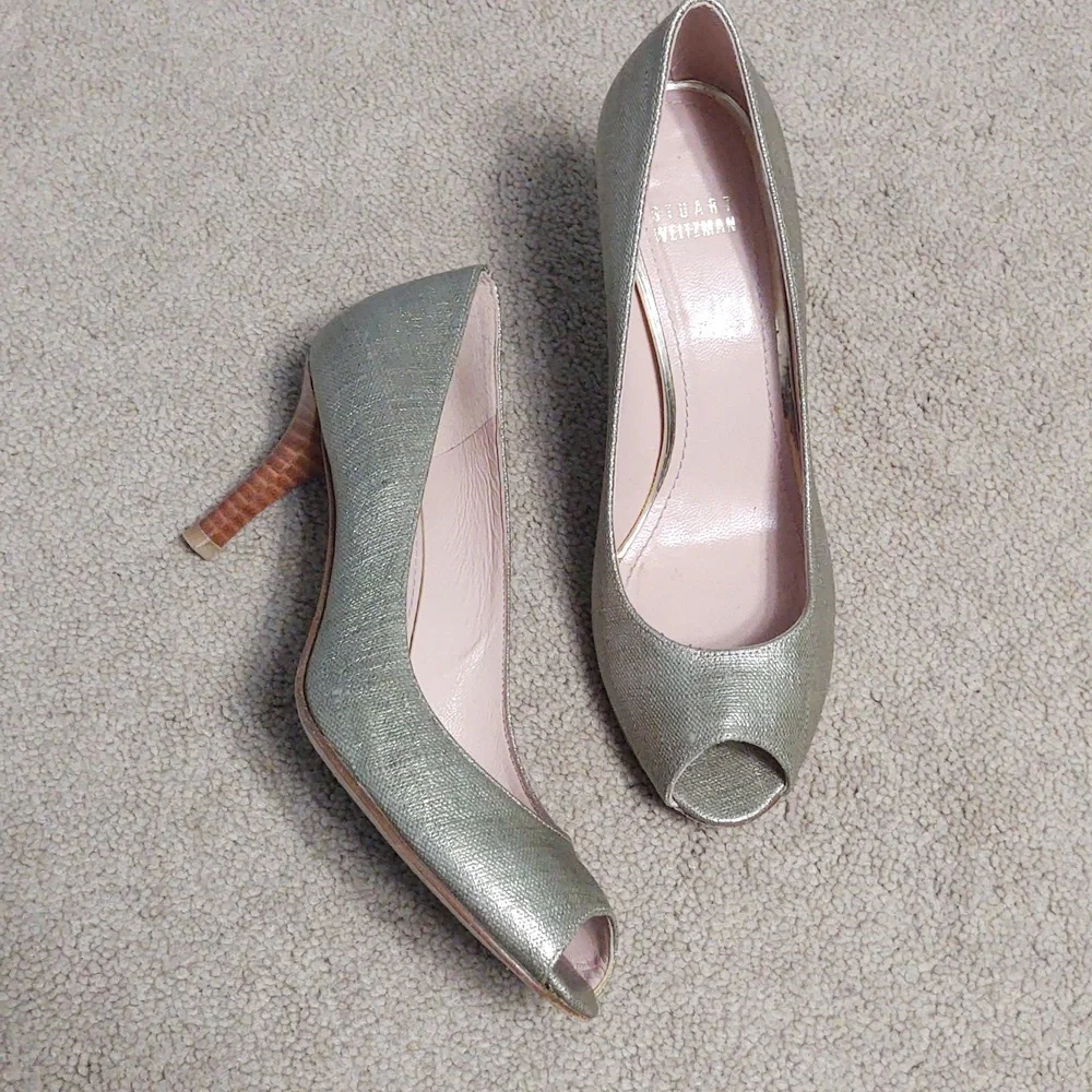 VGUC Stuart Weitzman silver metallic peep toe pumps with wood heels